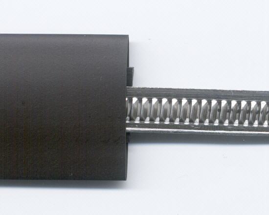 rubber and sleeve at the free end of the metal band before shrinking