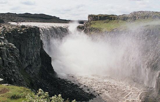 Dettifoss im Norden am Fluss Jökulsá á Fjöllum