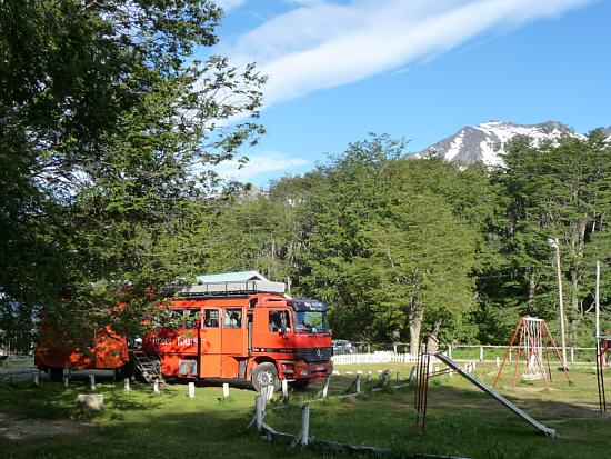 Bus von Rotel Tours auf dem Camping-Platz in Ushuaia