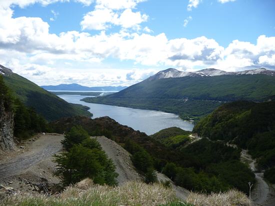 Aussicht vom Garibaldi-Pass auf die Escondida-Laguna im Vordergrund