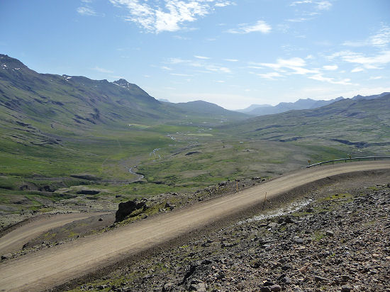 Blick vom Öxi-Pass in das zum Berufjörður führende Tal