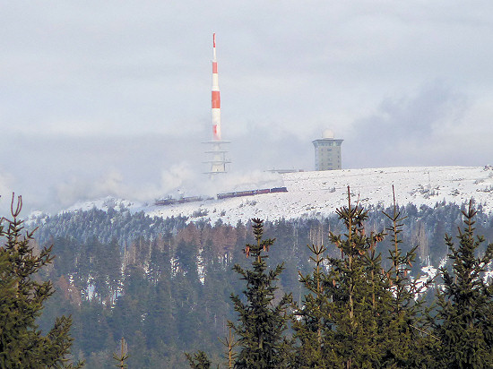 Blick von Fuße des Wurmbergs zum Brocken