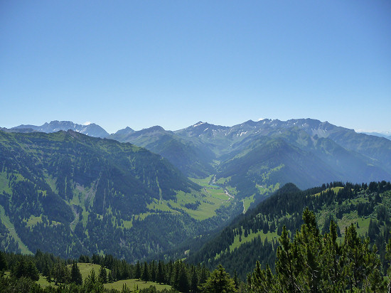 Blick oberhalb Bärgälla in Richtung Naafkopf, Grauspitz und Falknis