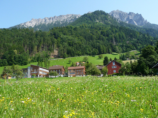 Planken mit der Rheinseite der Drei Schwestern (2034, 2052, 2048 m) links