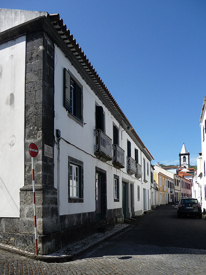 Haus in Horta mit Lavagestein