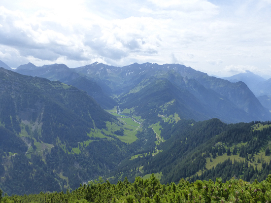 Blick vom Helwangspitz ins Samina- und Valünatal