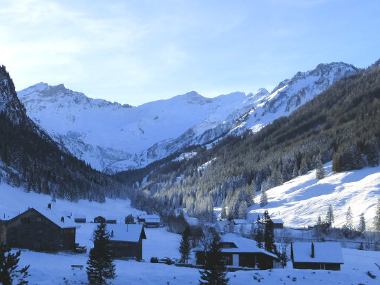 Blick von Steg ins Valünatal&minusNaafkopf hinten links 2570 m, Hinterer Grauspitz hinten rechts 2574 m