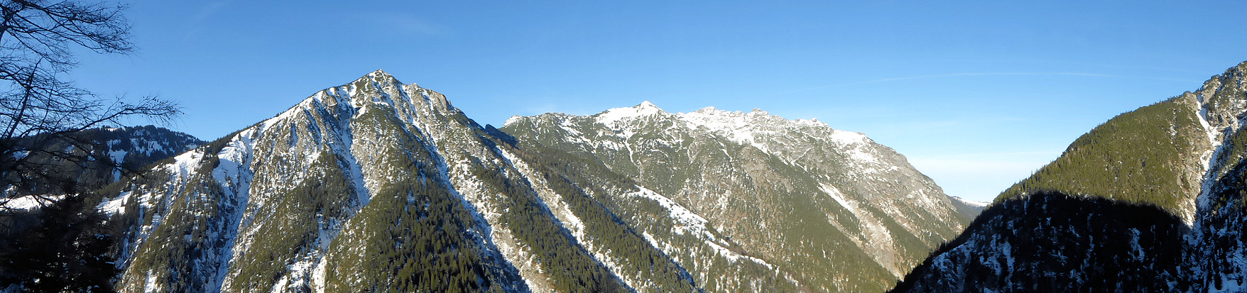 Panorama - Helwangspitz left, Kuegrat center, Three sisters right