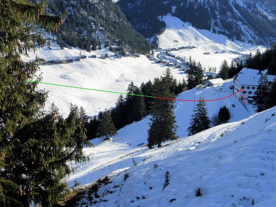 Ansicht der Antenne vom Hang aus - Antennendraht rot und Schnur grün nachgezeichnet