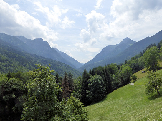 Blick von Amerlügen zurück in das Saminatal