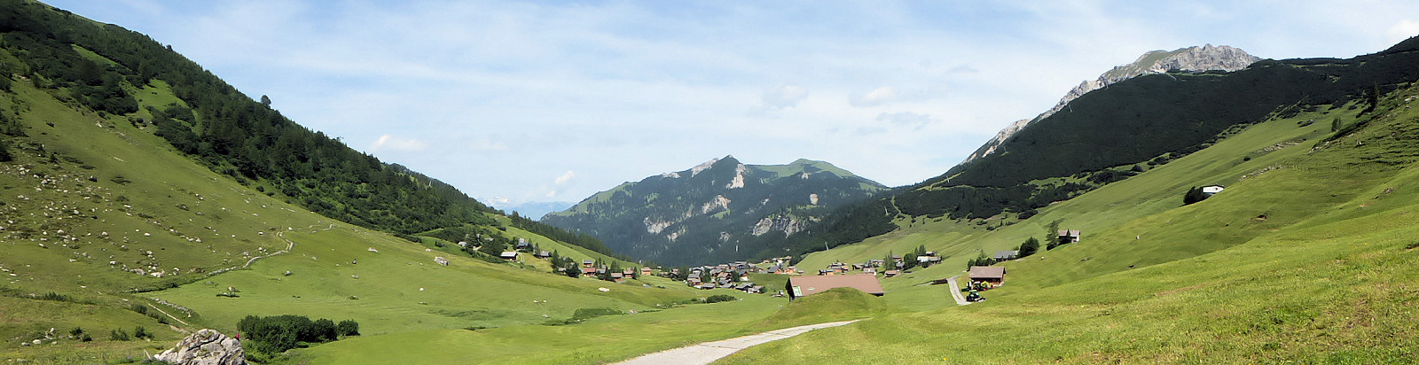 Blick von oberen Malbuntal zum Schönberg (Mitte) und zum Ochsenkopf (links)