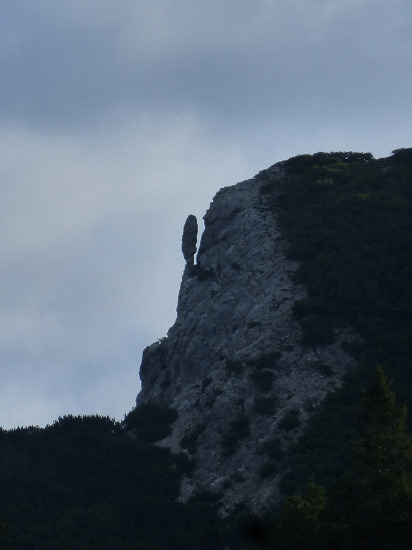 Felsnase am Wegesrand