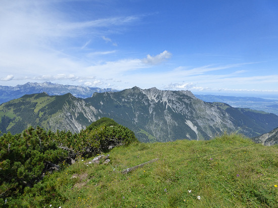 Blick nach Osten zu Helwangspitz, Kuhgrat und den Drei Schwestern