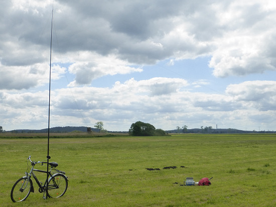 Station at the pasture, behind the mast the Gollenberg