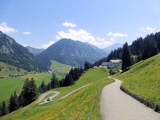 Berggasthaus Sücka und Alp Sücka oberhalb von Steg