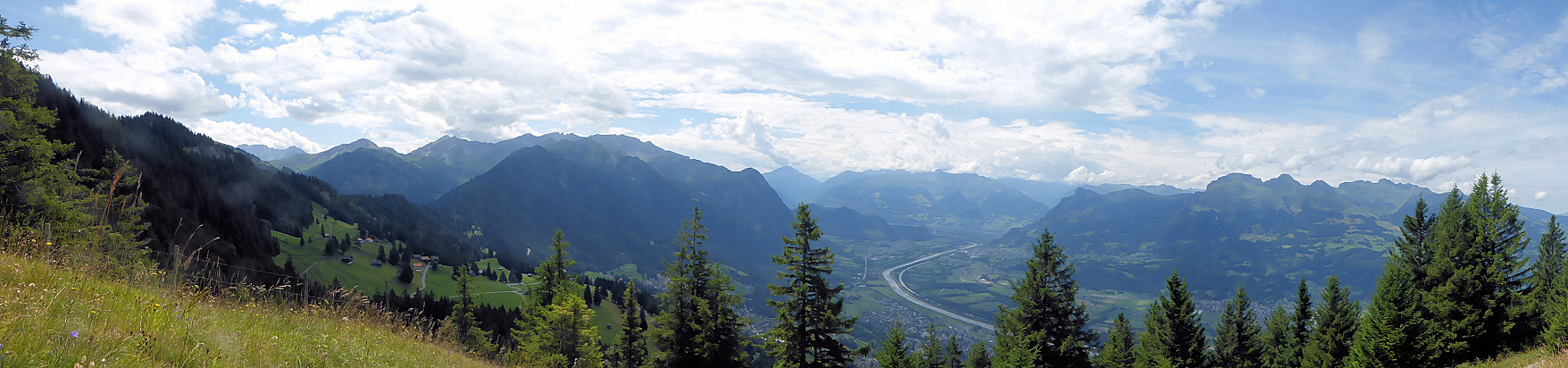 Panorama - Blick von Färchaegg ins Rheintal