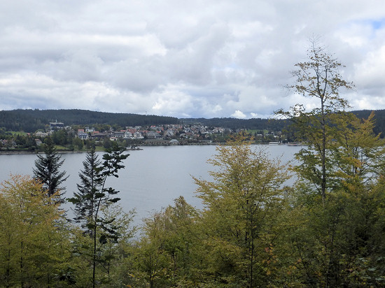 Blick über den Schluchsee zum Ort Schluchsee