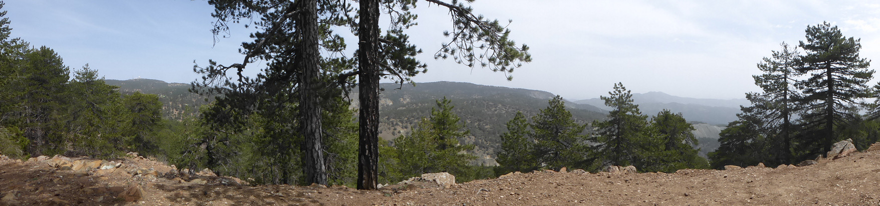 Panorama - Blick vom Wanderweg auf einen Teil des Nationalparks Troodos