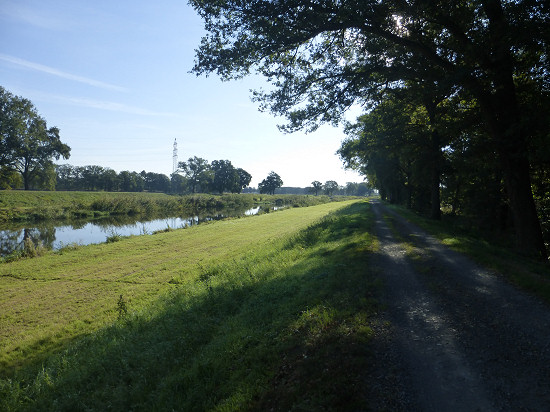 Deich an der Schwarzen Elster