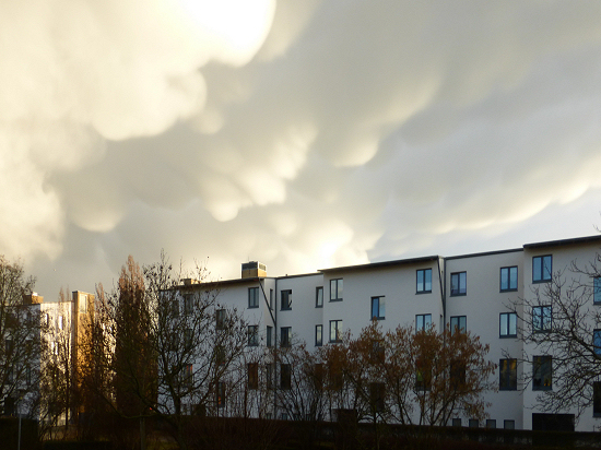 Mammatus clouds